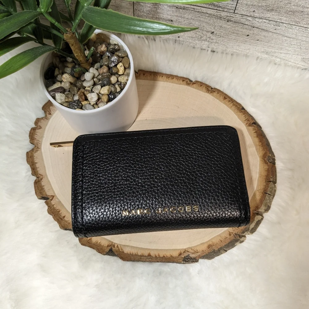 Marc Jacobs Wallet - Picture 1 of 10